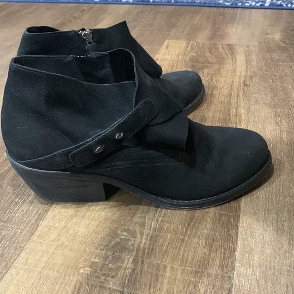 EILEEN FISHER Black Oiled Leather Ankle Boots - sz 9.5 - Picture 3 of 15